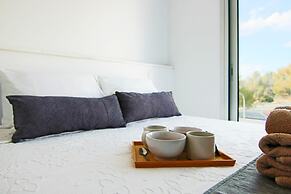 Phaedrus Living: Seaside Executive Flat Harbour 101