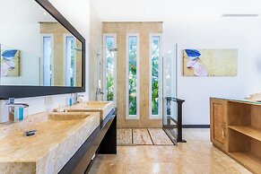 Luxury Villa Waterfall - Pool & BBQ