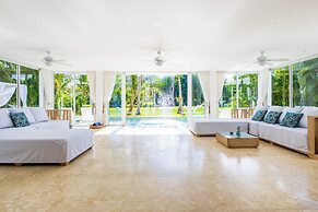 Luxury Villa Waterfall - Pool & BBQ