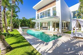 Luxury Villa Waterfall - Pool & BBQ