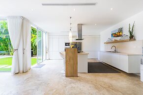 Luxury Villa Waterfall - Pool & BBQ
