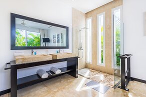 Luxury Villa Waterfall - Pool & BBQ