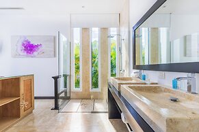 Luxury Villa Waterfall - Pool & BBQ