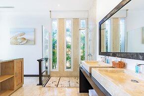 Luxury Villa Waterfall - Pool & BBQ