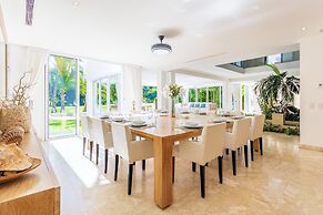 Luxury Villa Waterfall - Pool & BBQ