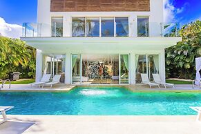 Luxury Villa Waterfall - Pool & BBQ