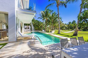 Luxury Villa Waterfall - Pool & BBQ