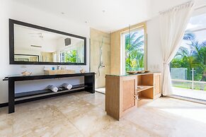 Luxury Villa Waterfall - Pool & BBQ