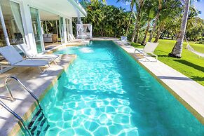 Luxury Villa Waterfall - Pool & BBQ