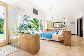 Luxury Villa Waterfall - Pool & BBQ
