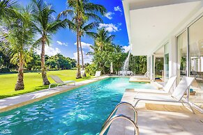 Luxury Villa Waterfall - Pool & BBQ