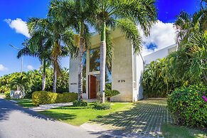 Luxury Villa Waterfall - Pool & BBQ