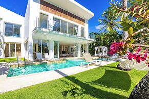 Luxury Villa Waterfall - Pool & BBQ