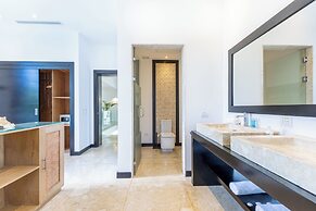 Luxury Villa Waterfall - Pool & BBQ