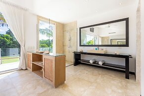 Luxury Villa Waterfall - Pool & BBQ
