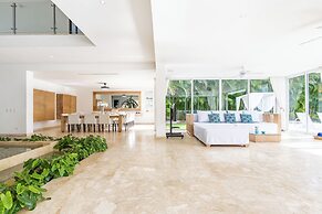 Luxury Villa Waterfall - Pool & BBQ