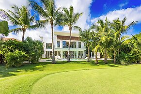Luxury Villa Waterfall - Pool & BBQ