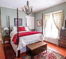 The Lark & Loon Inn