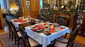 The Lark & Loon Inn