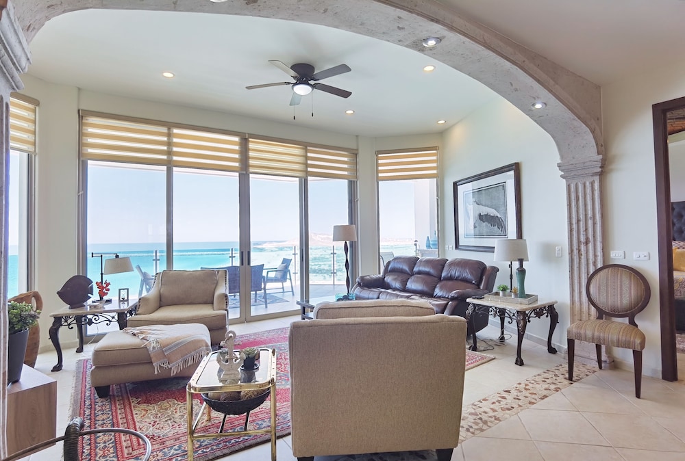 Hotel Esmeralda Beach Resort