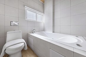 Tainan Weshare Hotel