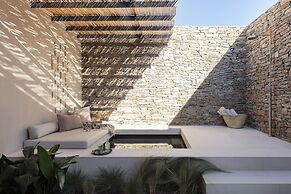 NOS Hotel & Villas