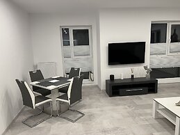 Amazing 2-Room Penthouse Cityview W13