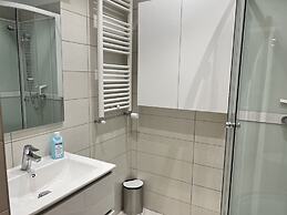 Amazing 2-Room Penthouse Cityview W13