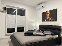 Amazing 2-Room Penthouse Cityview W13