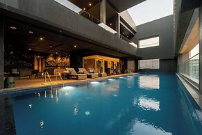 Courtyard By Marriott Vadodara