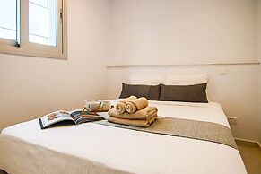 Phaedrus Living: Seaside Executive Flat Harbour 202