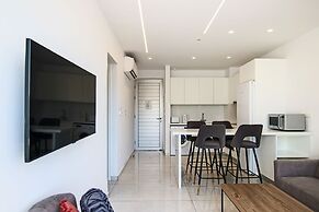 Phaedrus Living: Seaside Executive Flat Harbour 203