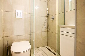 Phaedrus Living: Seaside Executive Flat Harbour 204
