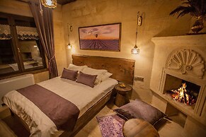 Mak's Cave House