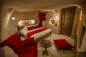 Mak's Cave House