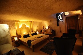 Mak's Cave House