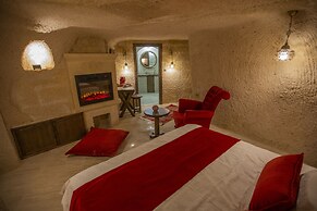 Mak's Cave House
