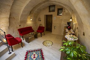 Mak's Cave House