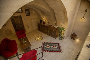 Mak's Cave House