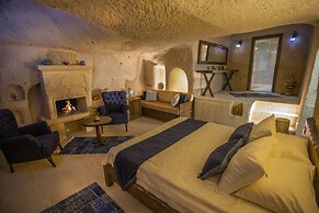 Mak's Cave House