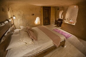 Mak's Cave House