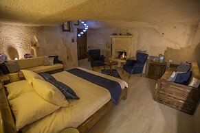 Mak's Cave House