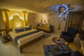 Mak's Cave House