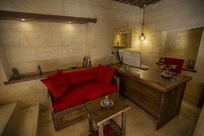 Mak's Cave House