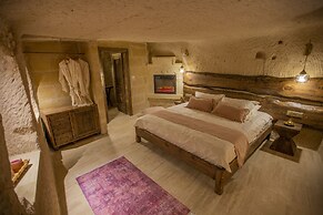 Mak's Cave House