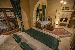 Mak's Cave House