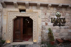 Mak's Cave House