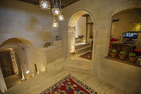 Mak's Cave House