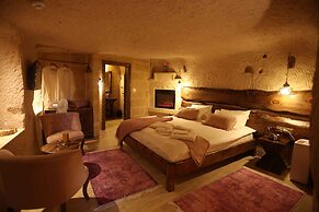 Mak's Cave House