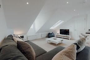 Stylish and Modern 2-bed Apartment in Herne Bay